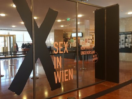 Ausstellungseingang (Eintritt ab 18 Jahren)